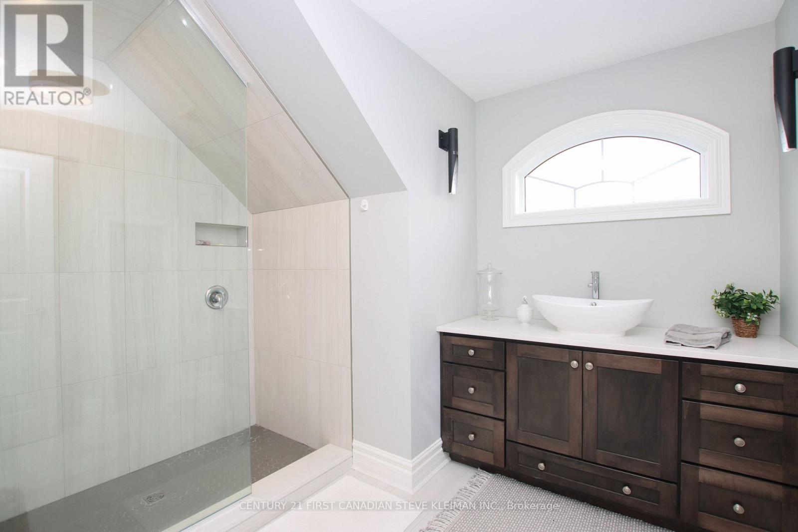 5 bedroom Single Family interior view, 3652 Homewood Lane, London South (South V), Ontario