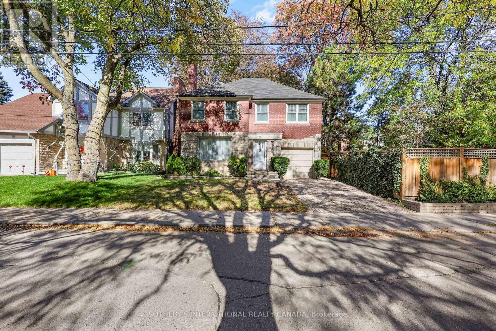40 Teddington Pk Avenue, Toronto, ON photo 2