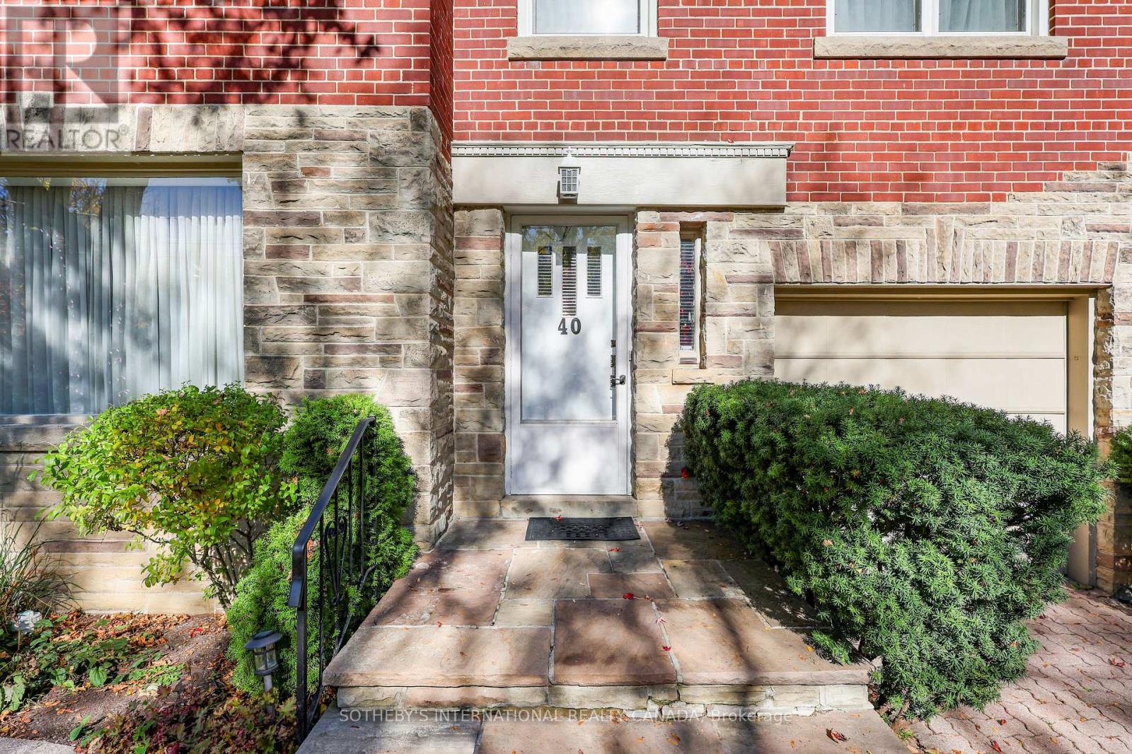 40 Teddington Pk Avenue, Toronto, ON photo 4