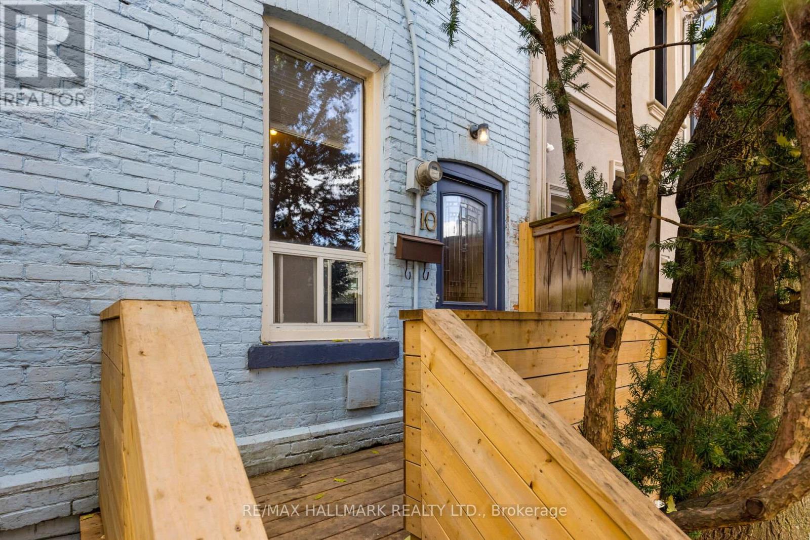 10 Woodgreen Place, Toronto, ON