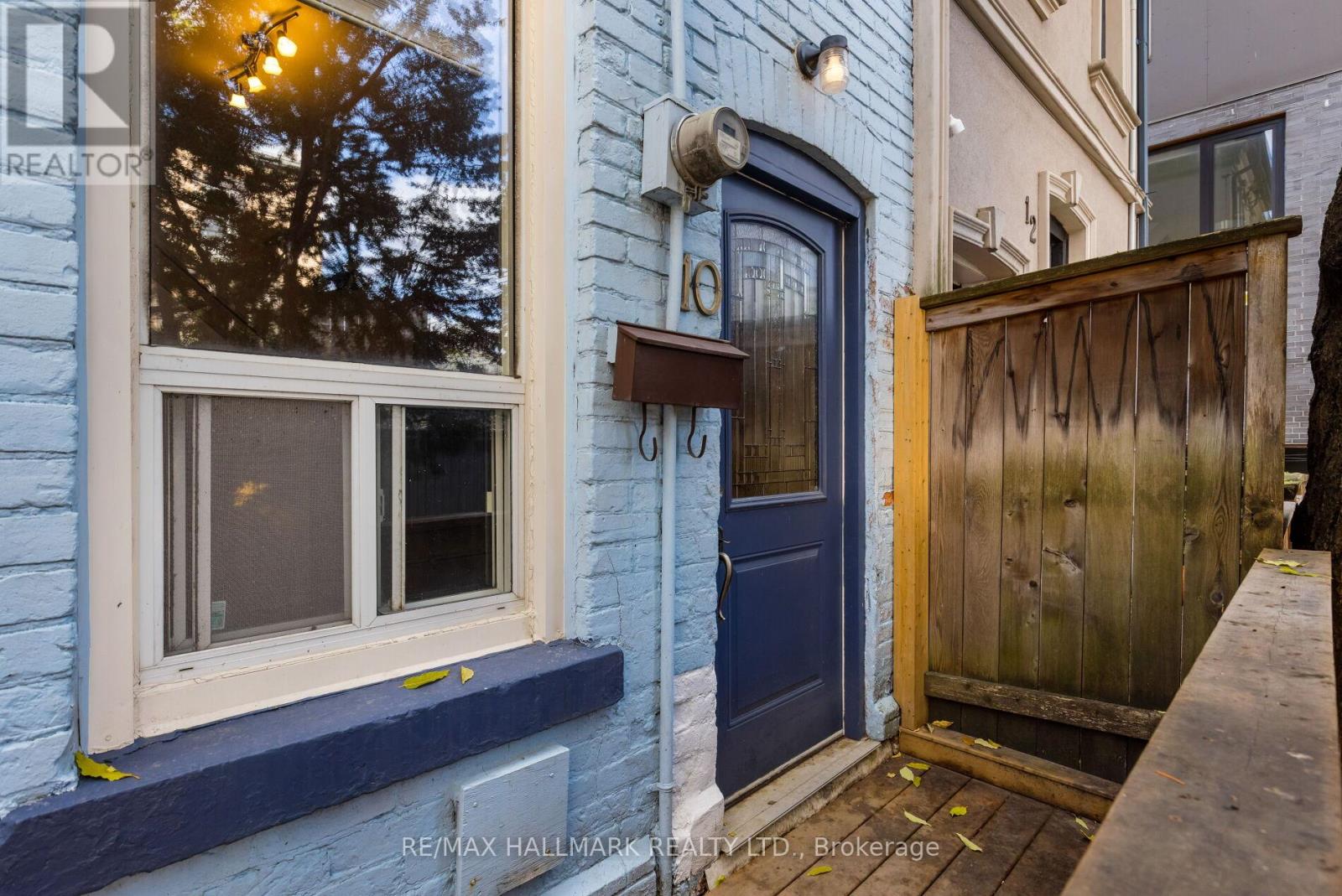 10 Woodgreen Place, Toronto, ON photo 2