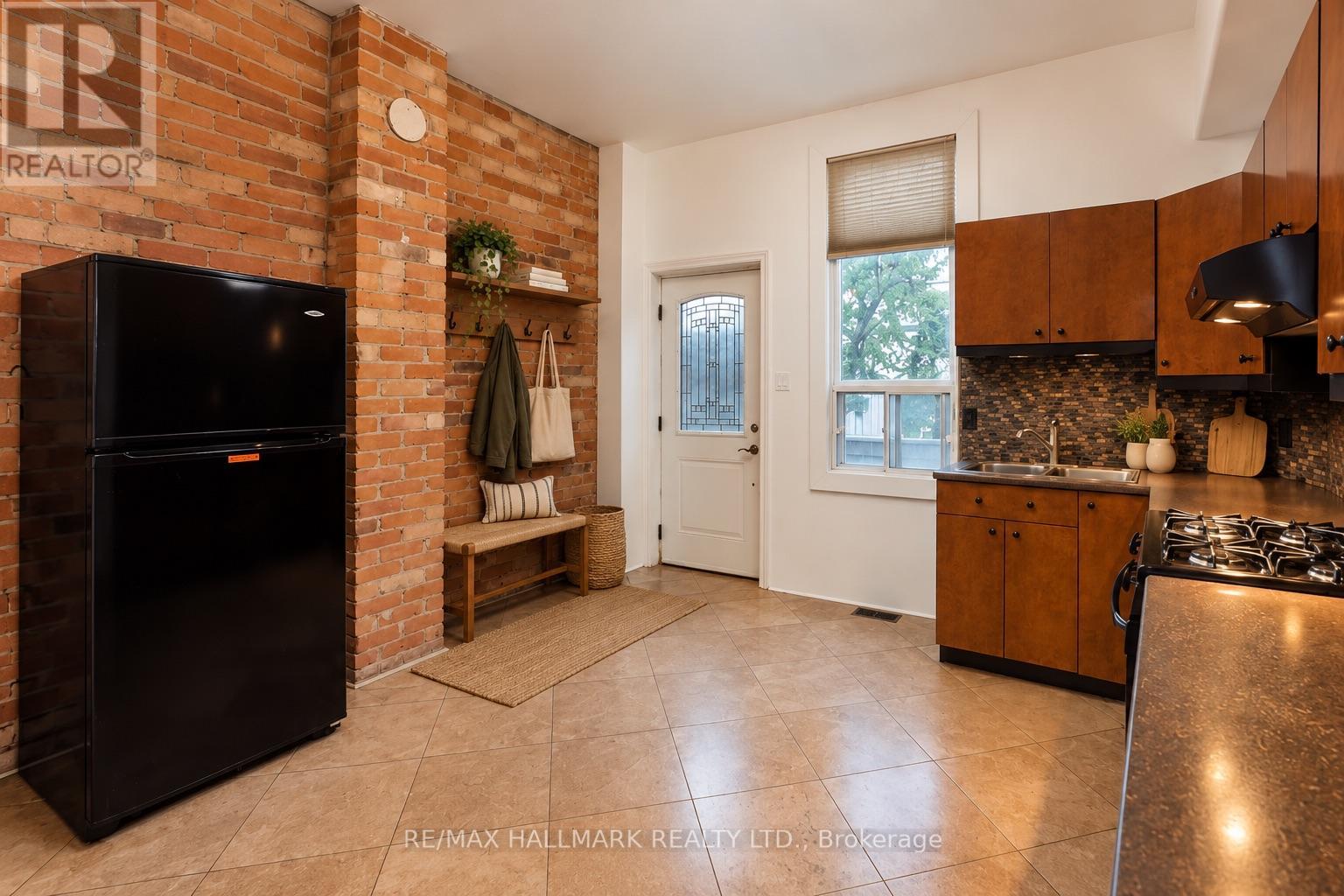 10 Woodgreen Place, Toronto, ON photo 3