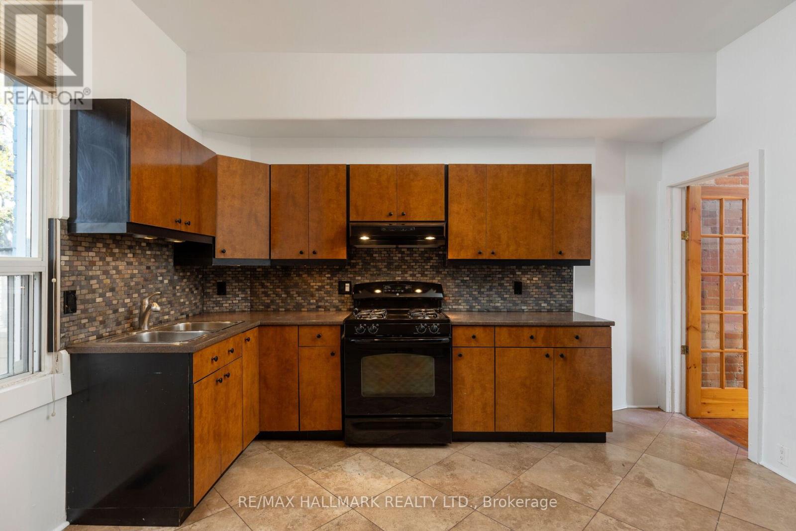 10 Woodgreen Place, Toronto, ON photo 6