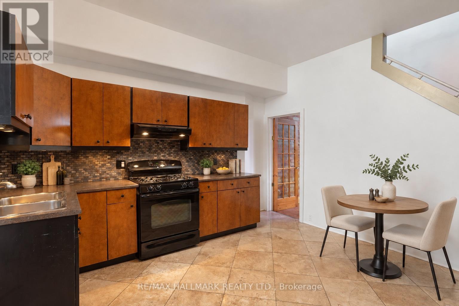 10 Woodgreen Place, Toronto, ON photo 7
