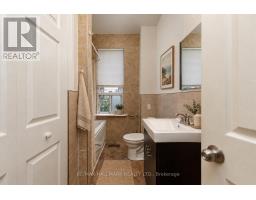 10 Woodgreen Place, Toronto, ON M4M2J2 Photo 20