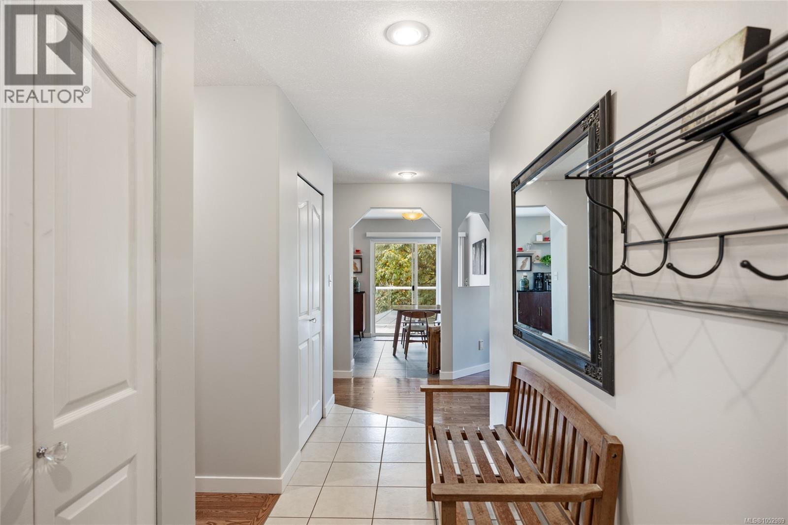 1157 View Pl, Courtenay