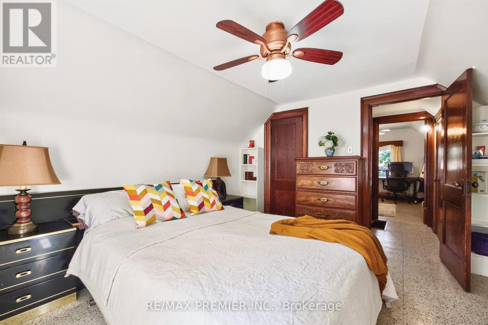 232 John Street, Toronto, ON photo 10
