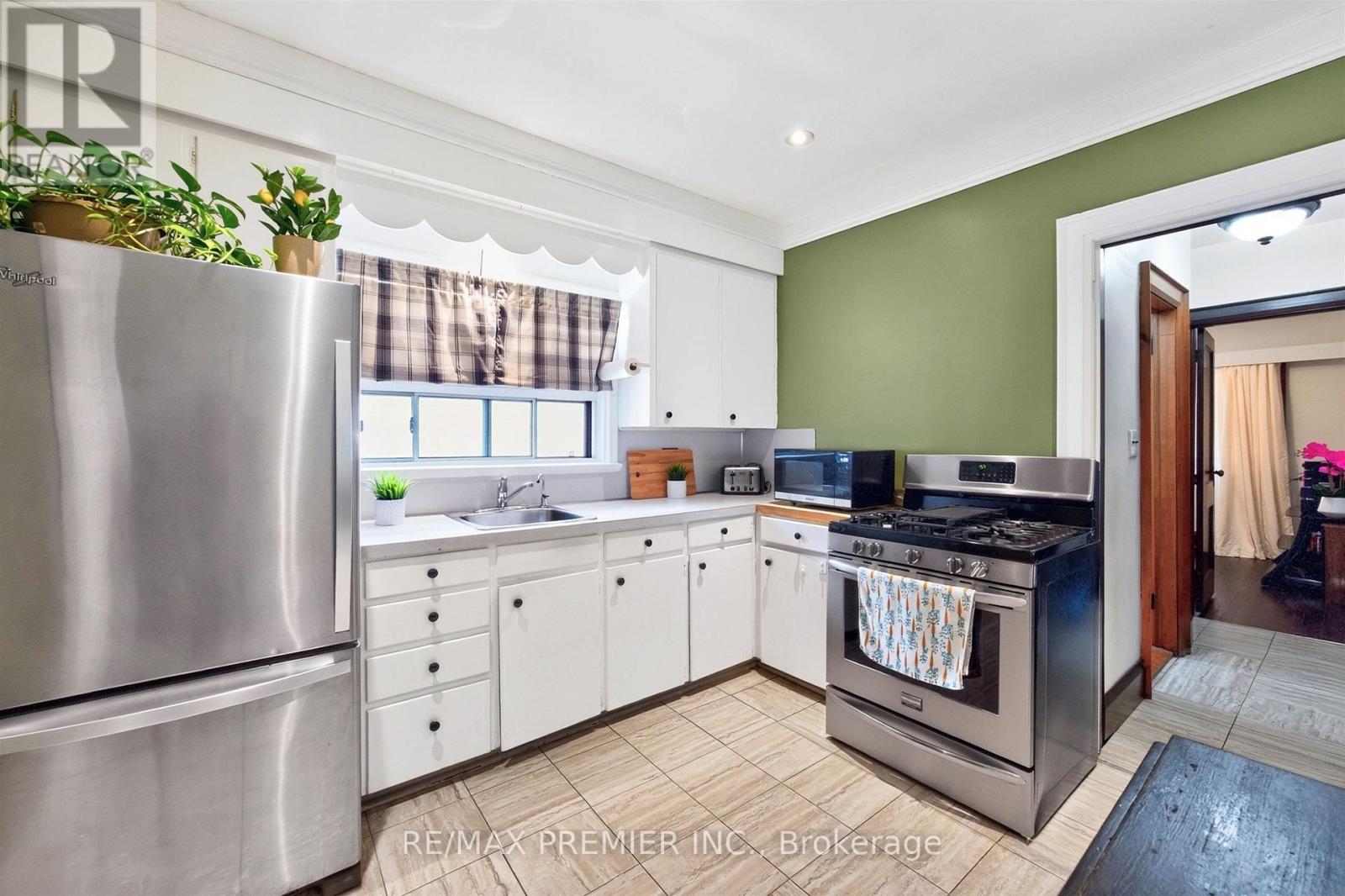 232 John Street, Toronto, ON photo 7