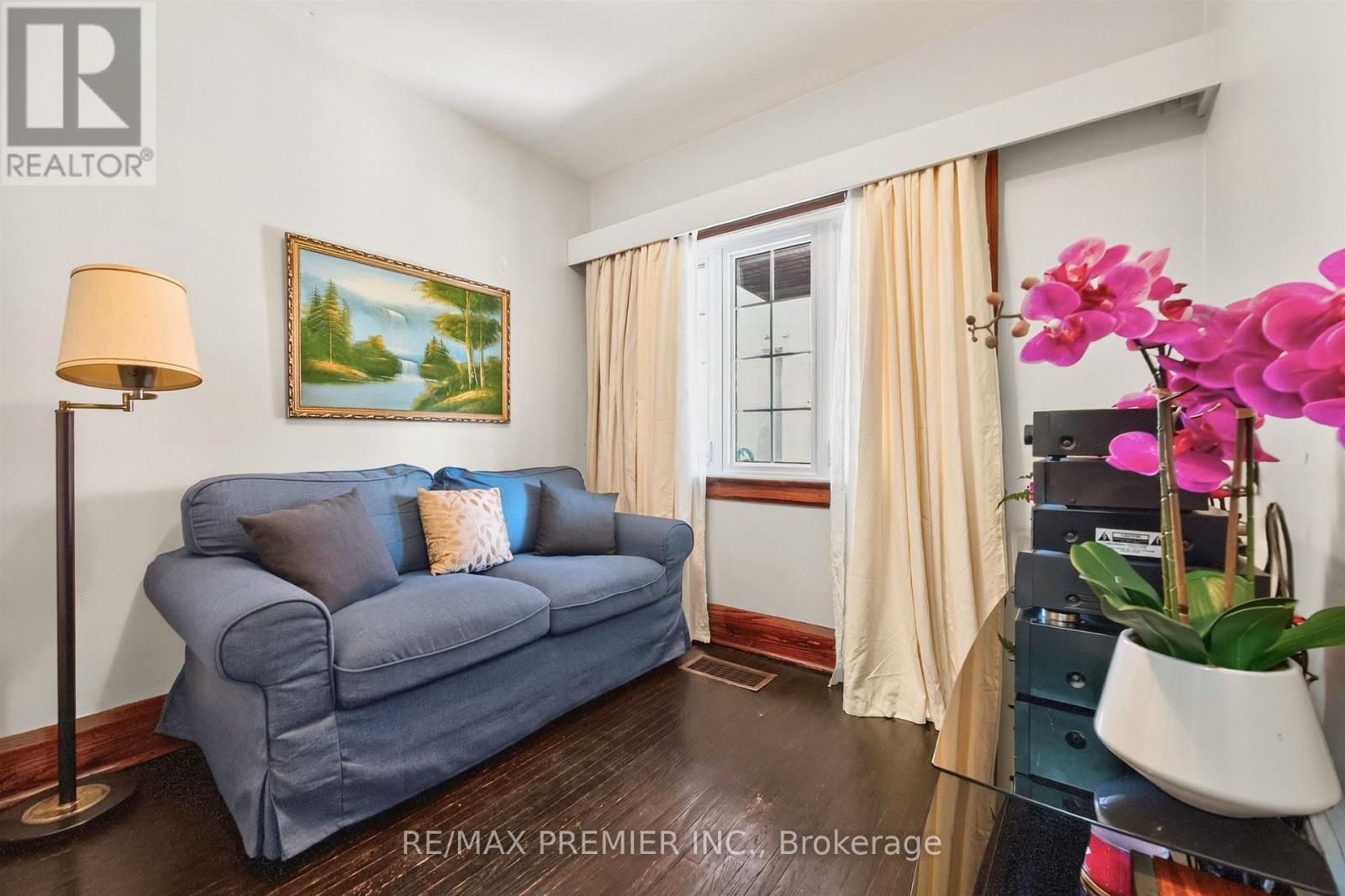 232 John Street, Toronto, ON photo 8