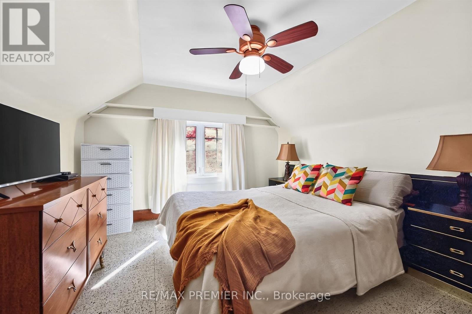 232 John Street, Toronto, ON photo 9