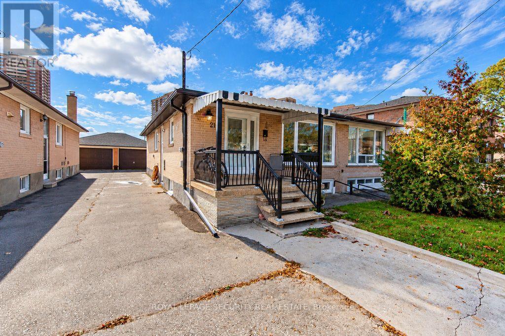 21 Neames Crescent, Toronto, ON