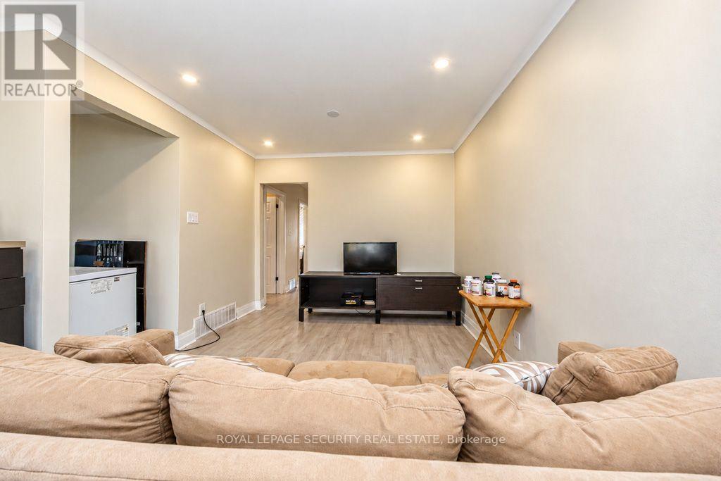 21 Neames Crescent, Toronto, ON photo 11