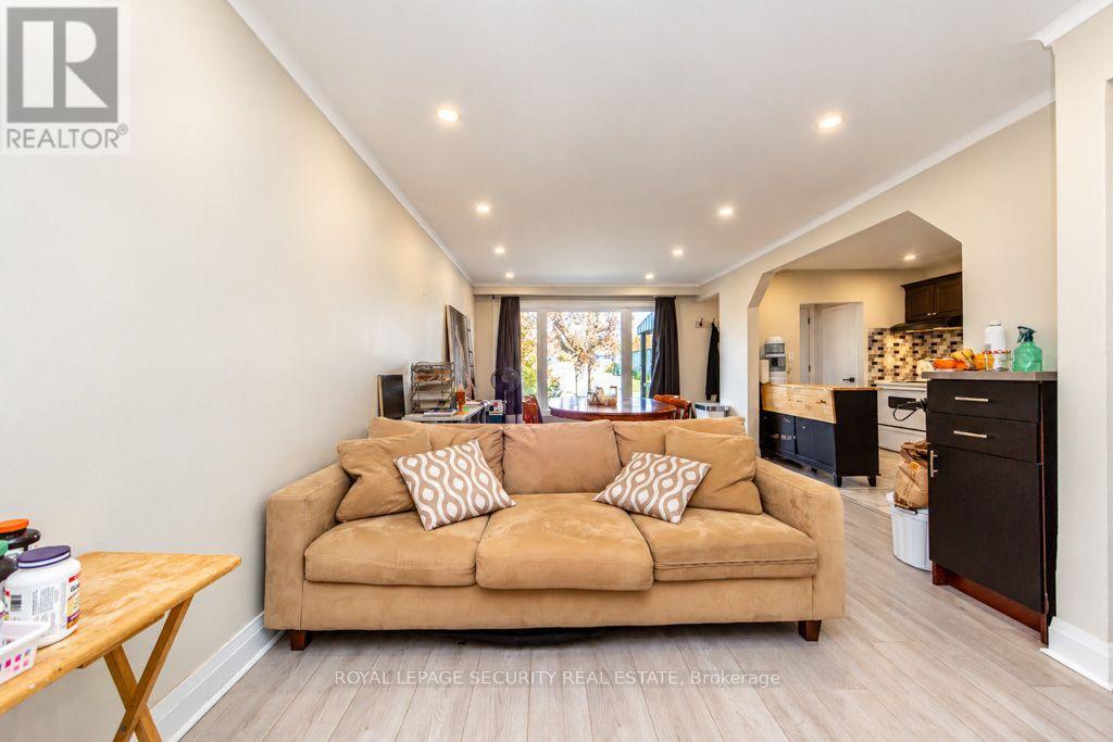 21 Neames Crescent, Toronto, ON photo 12