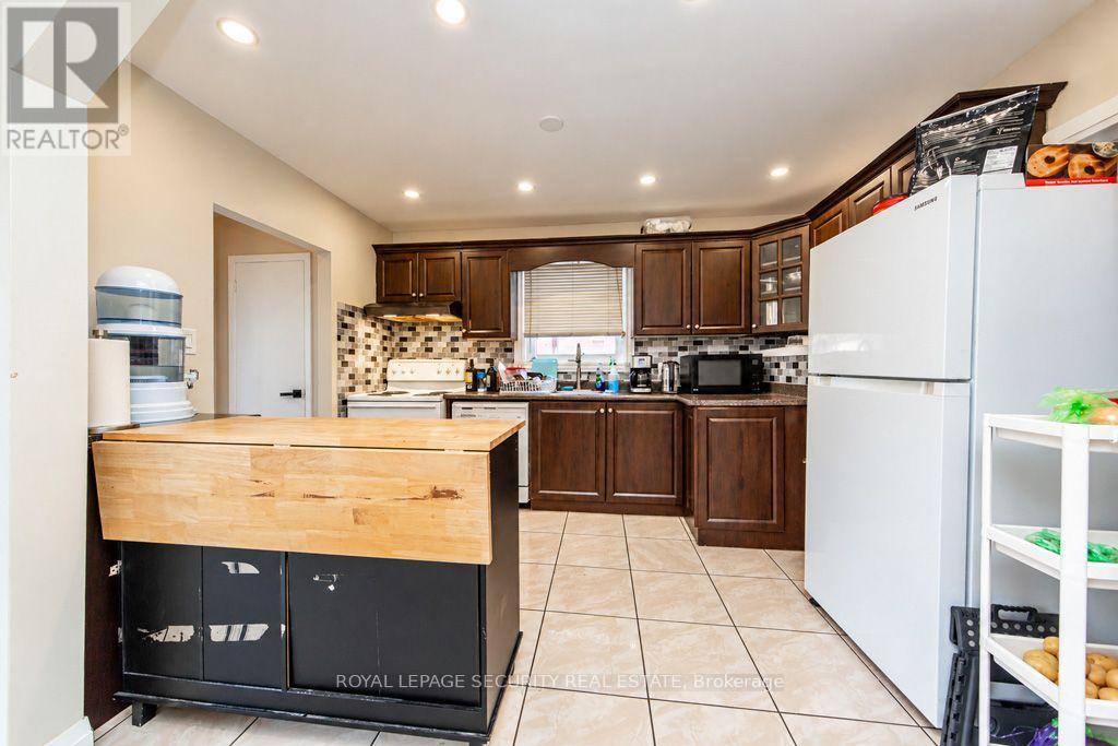 21 Neames Crescent, Toronto, ON photo 13