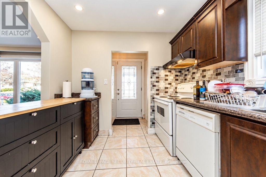 21 Neames Crescent, Toronto, ON photo 14