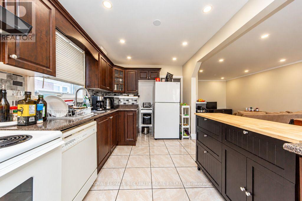 21 Neames Crescent, Toronto, ON photo 15