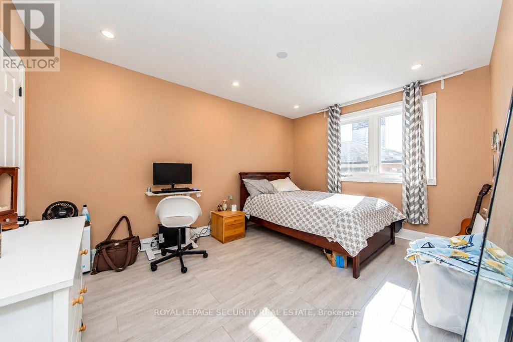 21 Neames Crescent, Toronto, ON photo 17