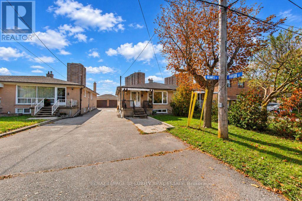 21 Neames Crescent, Toronto, ON photo 2