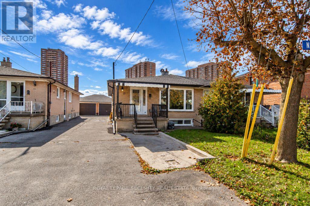 21 Neames Crescent, Toronto, ON photo 3