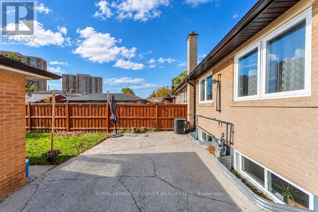 21 Neames Crescent, Toronto, ON photo 44