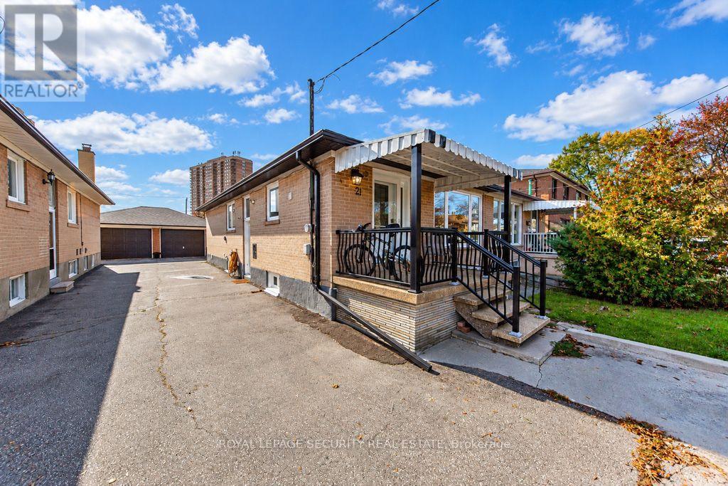 21 Neames Crescent, Toronto, ON photo 5