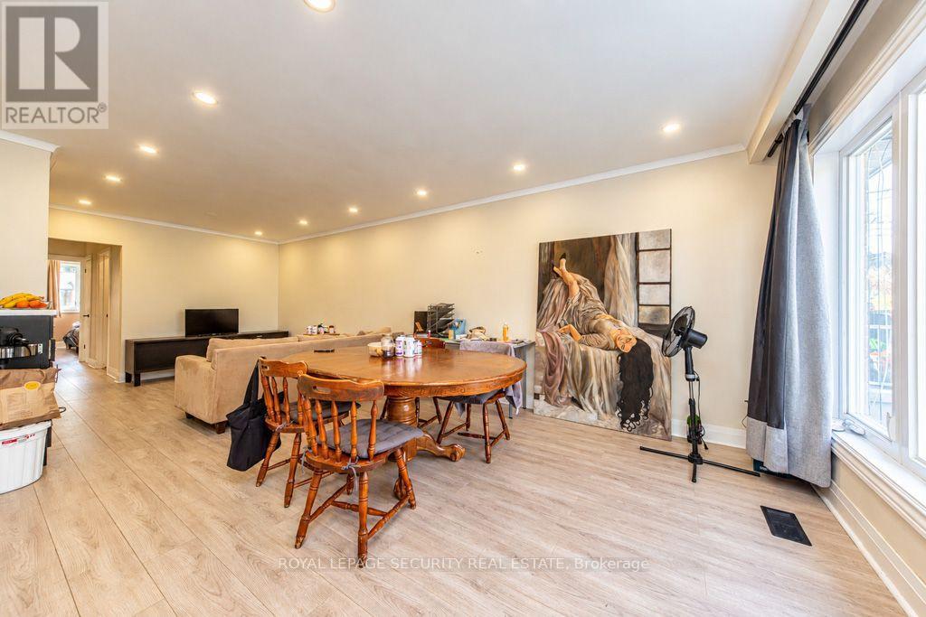 21 Neames Crescent, Toronto, ON photo 6