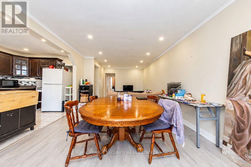 21 Neames Crescent, Toronto, ON photo 7