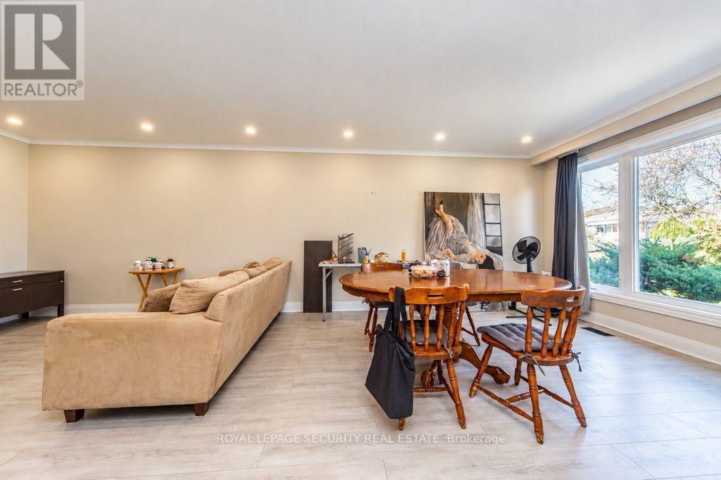 21 Neames Crescent, Toronto, ON photo 8