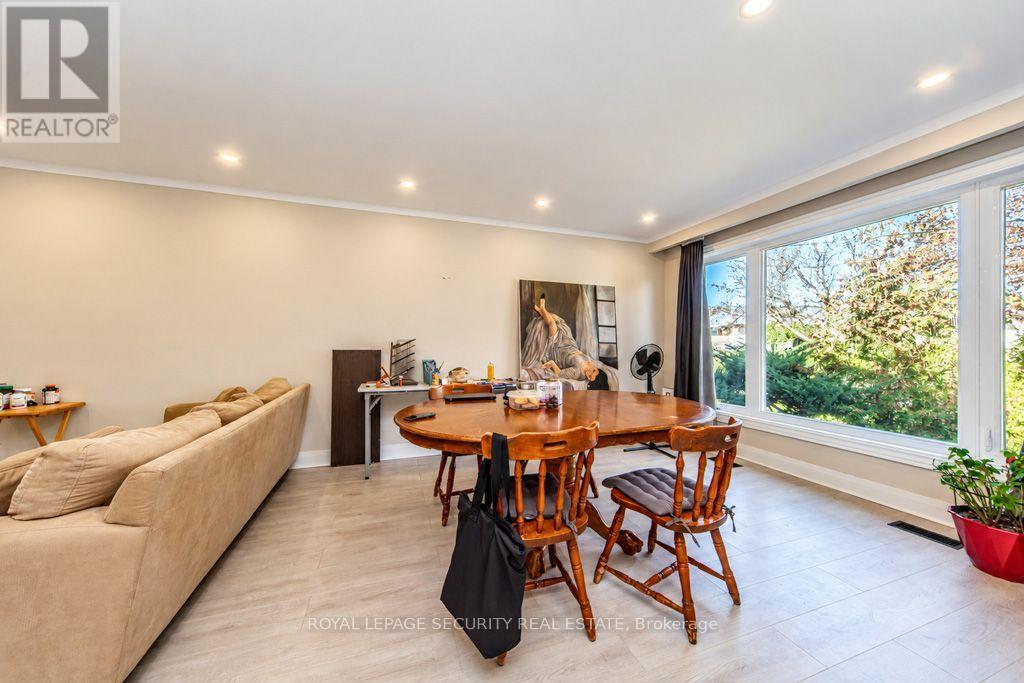 21 Neames Crescent, Toronto, ON photo 9