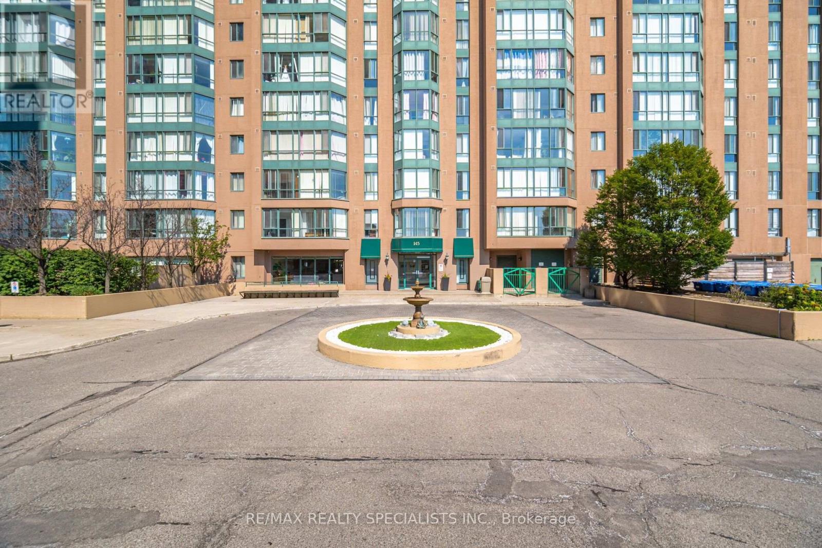 813- 145 Hillcrest Avenue, Mississauga, ON photo 2