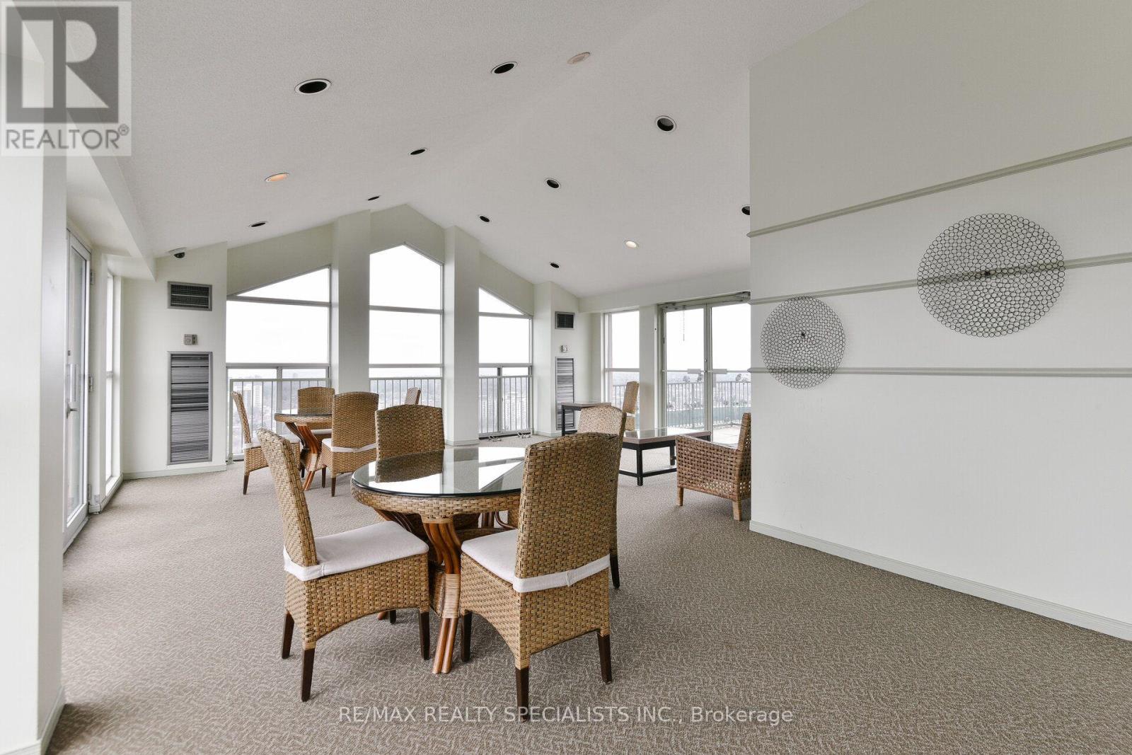 813- 145 Hillcrest Avenue, Mississauga, ON photo 34