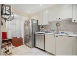 813 - 145 Hillcrest Avenue, Mississauga, ON L5B3Z1 Photo 9