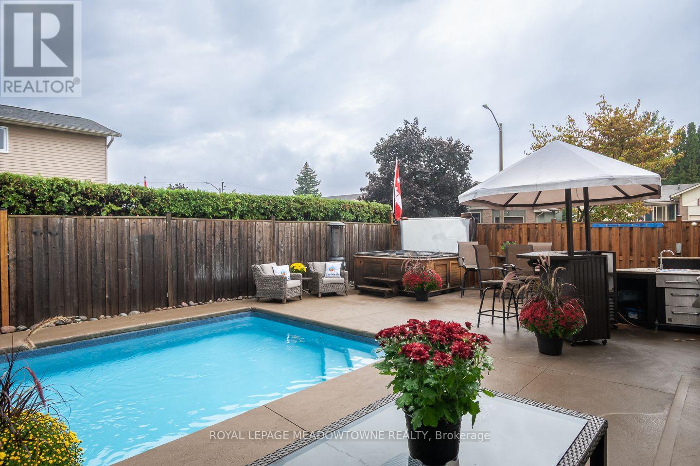 46 Reynier Drive, Brampton, ON photo 3