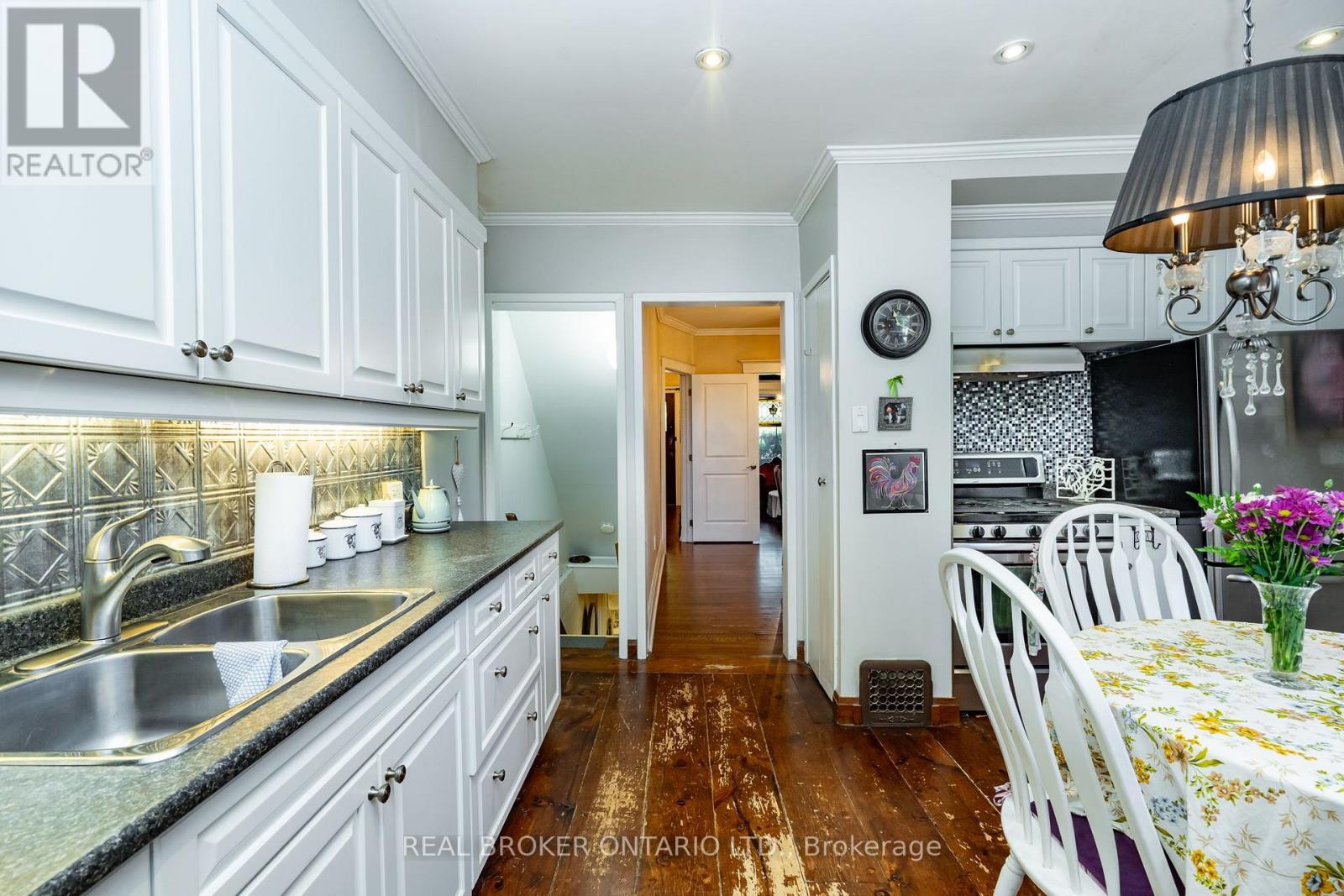 253 Bartlett Avenue, Toronto, ON photo 10