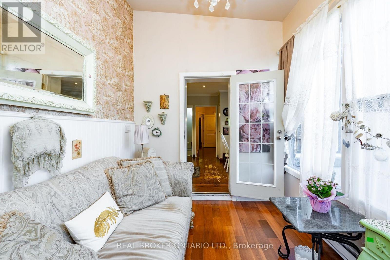 253 Bartlett Avenue, Toronto, ON photo 12