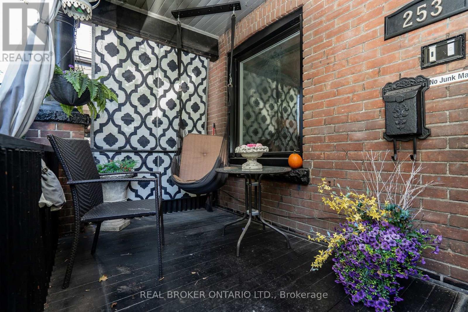 253 Bartlett Avenue, Toronto, ON photo 2