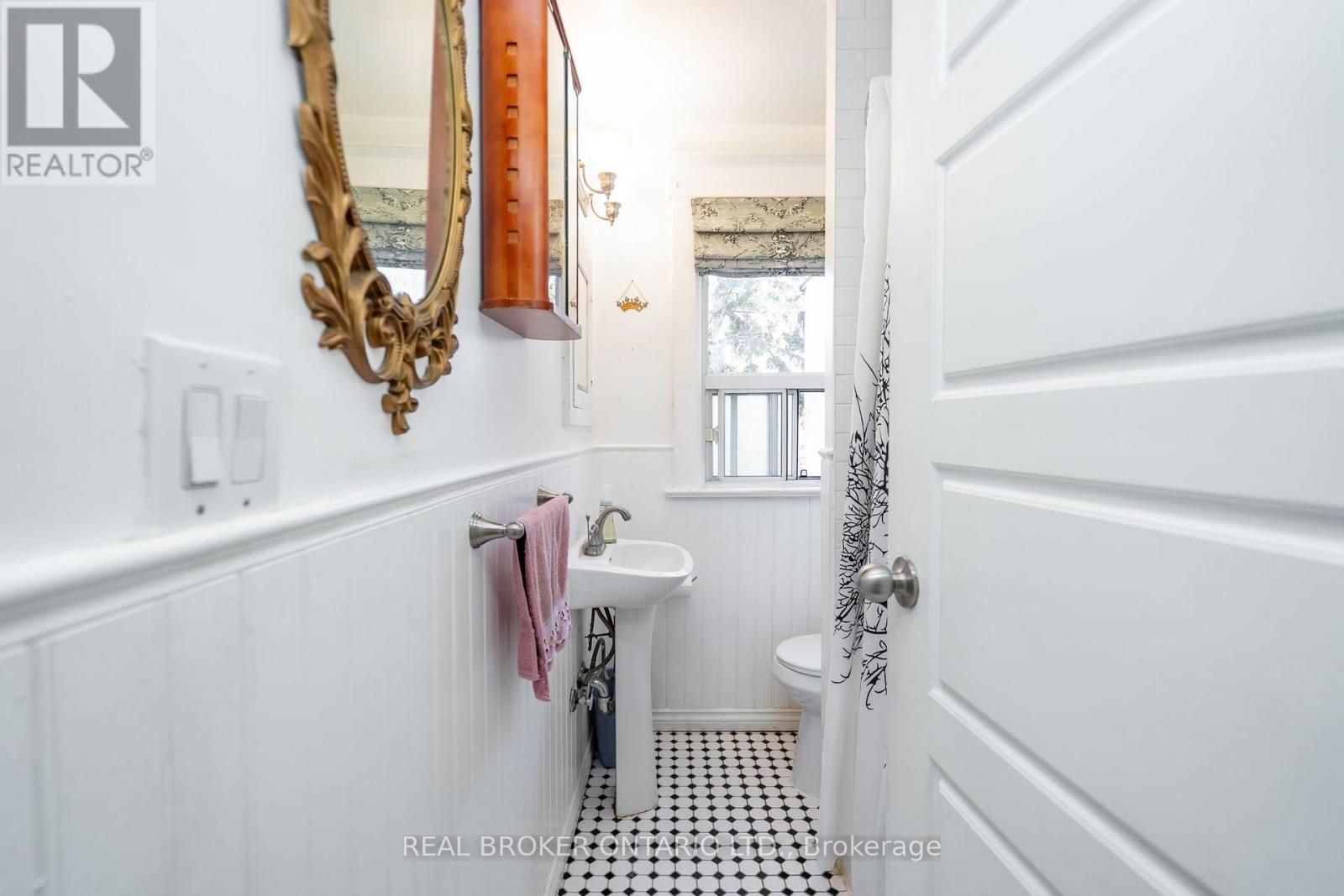253 Bartlett Avenue, Toronto, ON photo 20