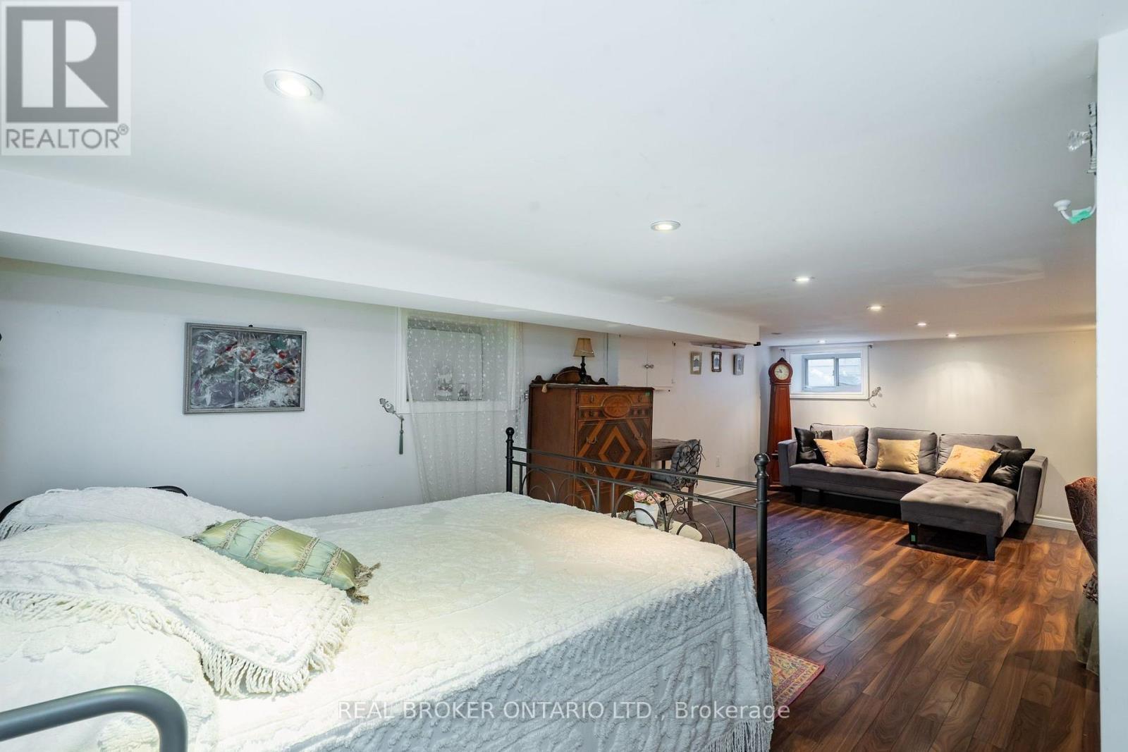 253 Bartlett Avenue, Toronto, ON photo 27