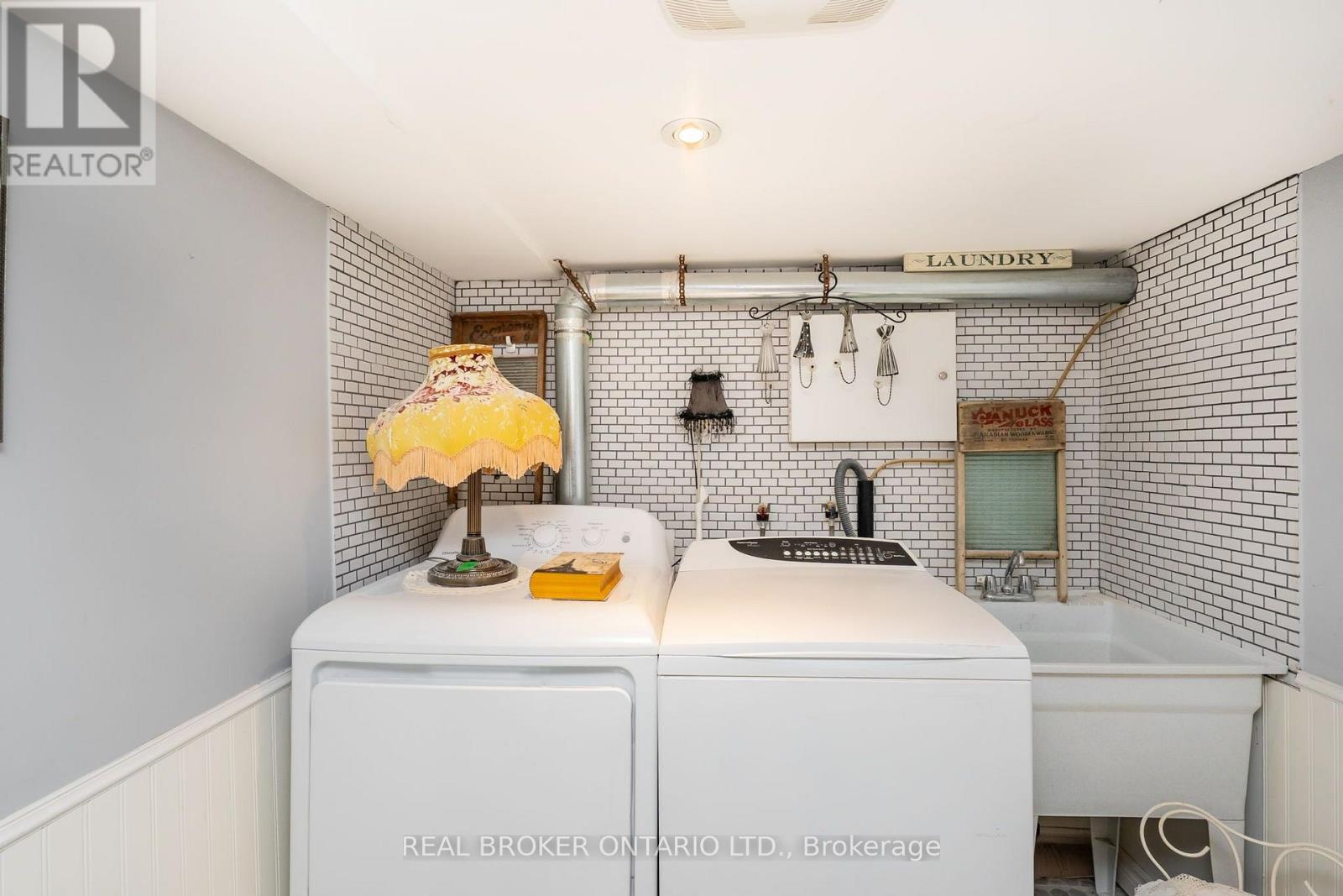 253 Bartlett Avenue, Toronto, ON photo 32