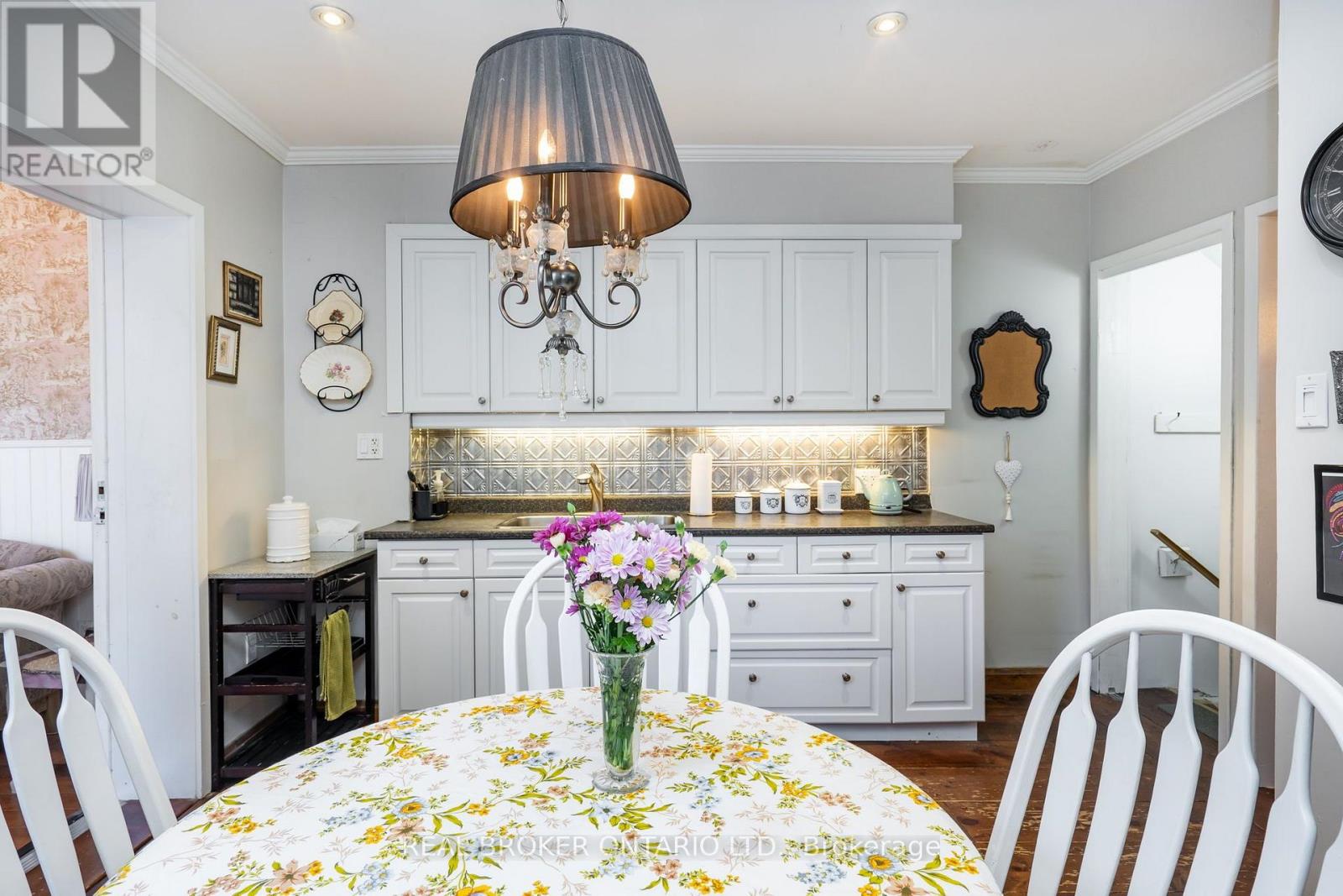 253 Bartlett Avenue, Toronto, ON photo 9