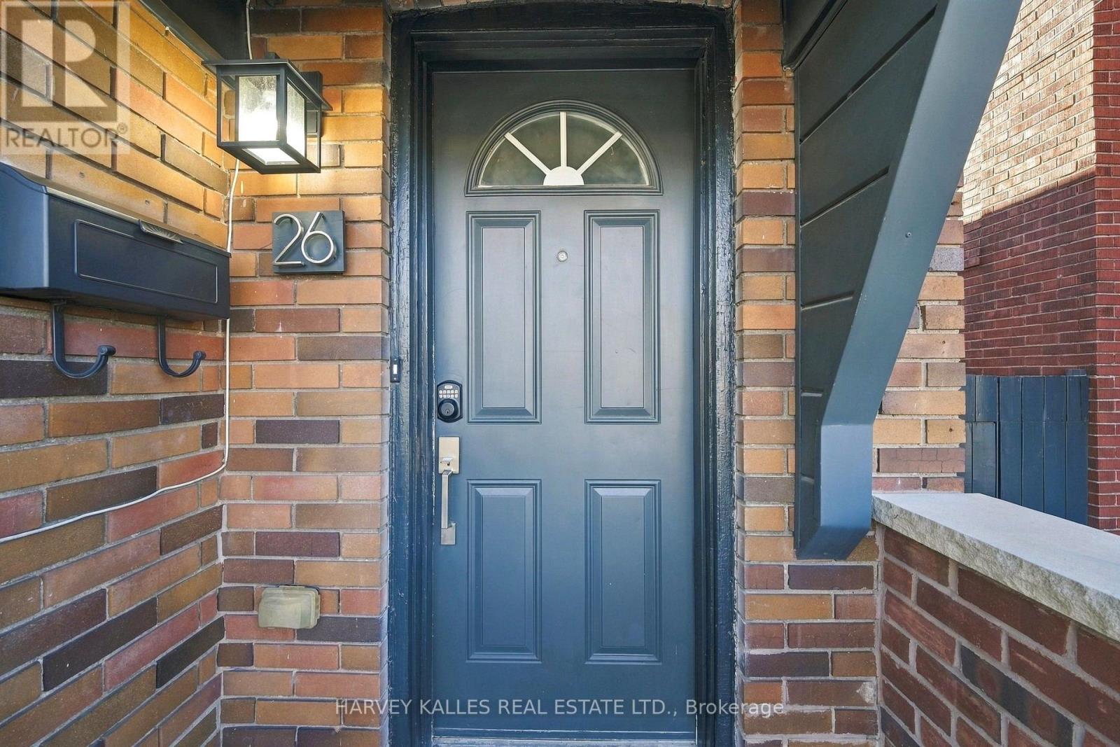26 Miranda Avenue, Toronto, ON photo 2