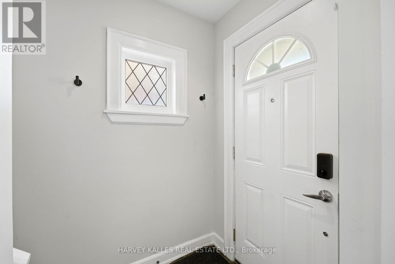 26 Miranda Avenue, Toronto, ON photo 3