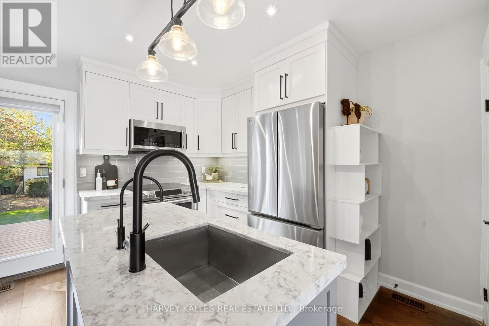 26 Miranda Avenue, Toronto, ON photo 9