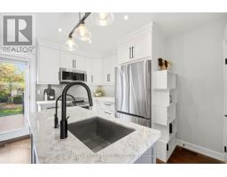 26 Miranda Avenue, Toronto, ON M6E4G2 Photo 9