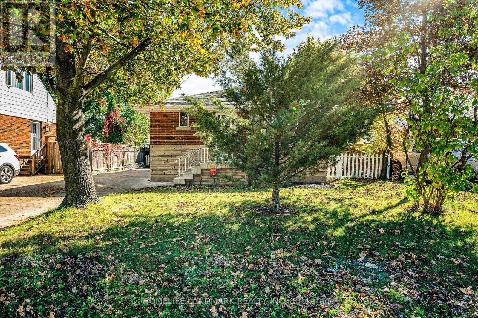 135 Howard Avenue, Hamilton, ON photo 2