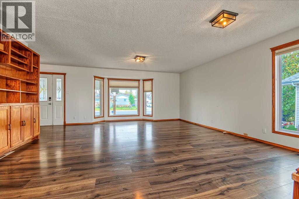 9907 85 Avenue, photo 8 of 32