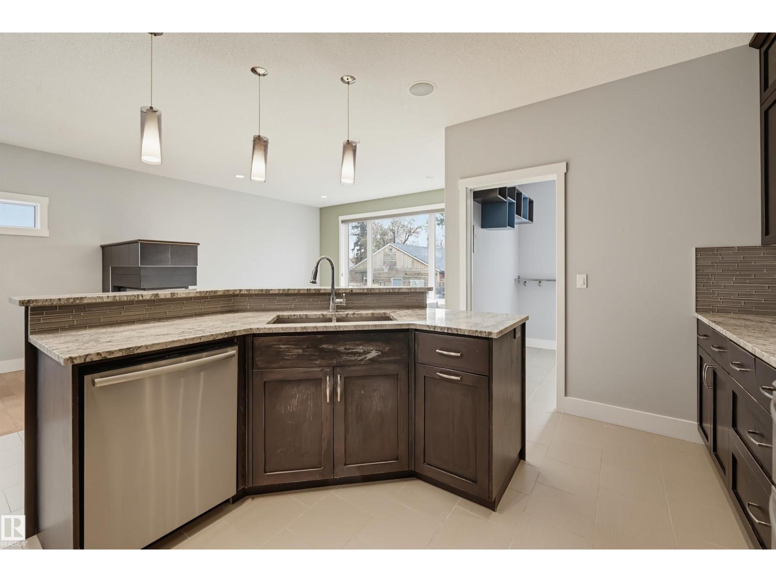 10513 75 AV NW, Edmonton — photo 19
