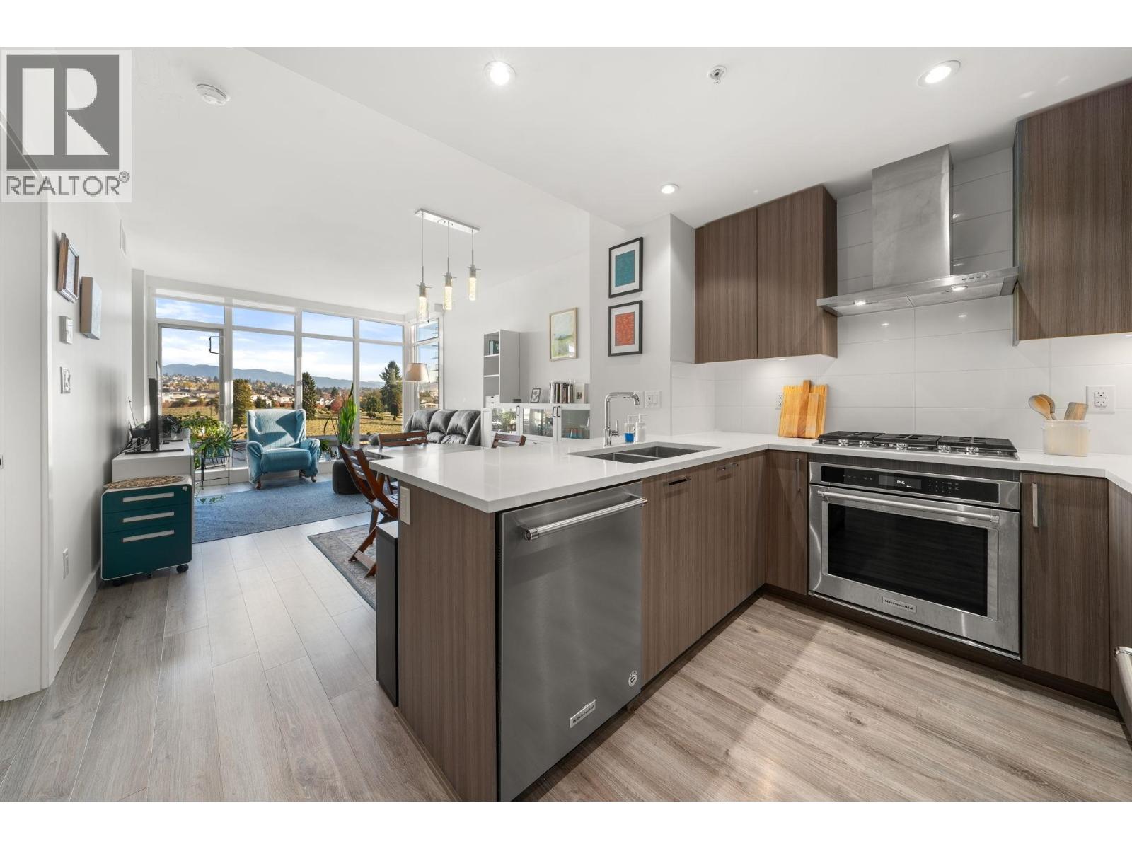 909 1788 Gilmore Avenue