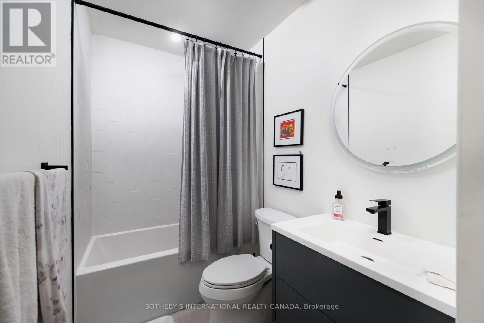 107 Macpherson Avenue, Toronto, ON photo 16