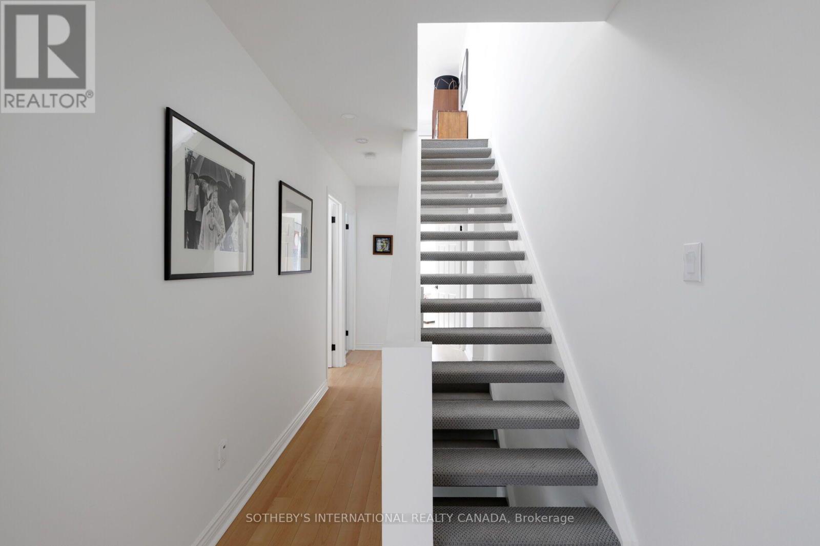 107 Macpherson Avenue, Toronto, ON photo 20